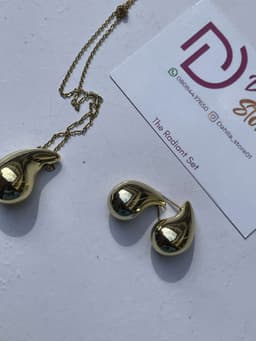 Tear drop earrings and necklace set